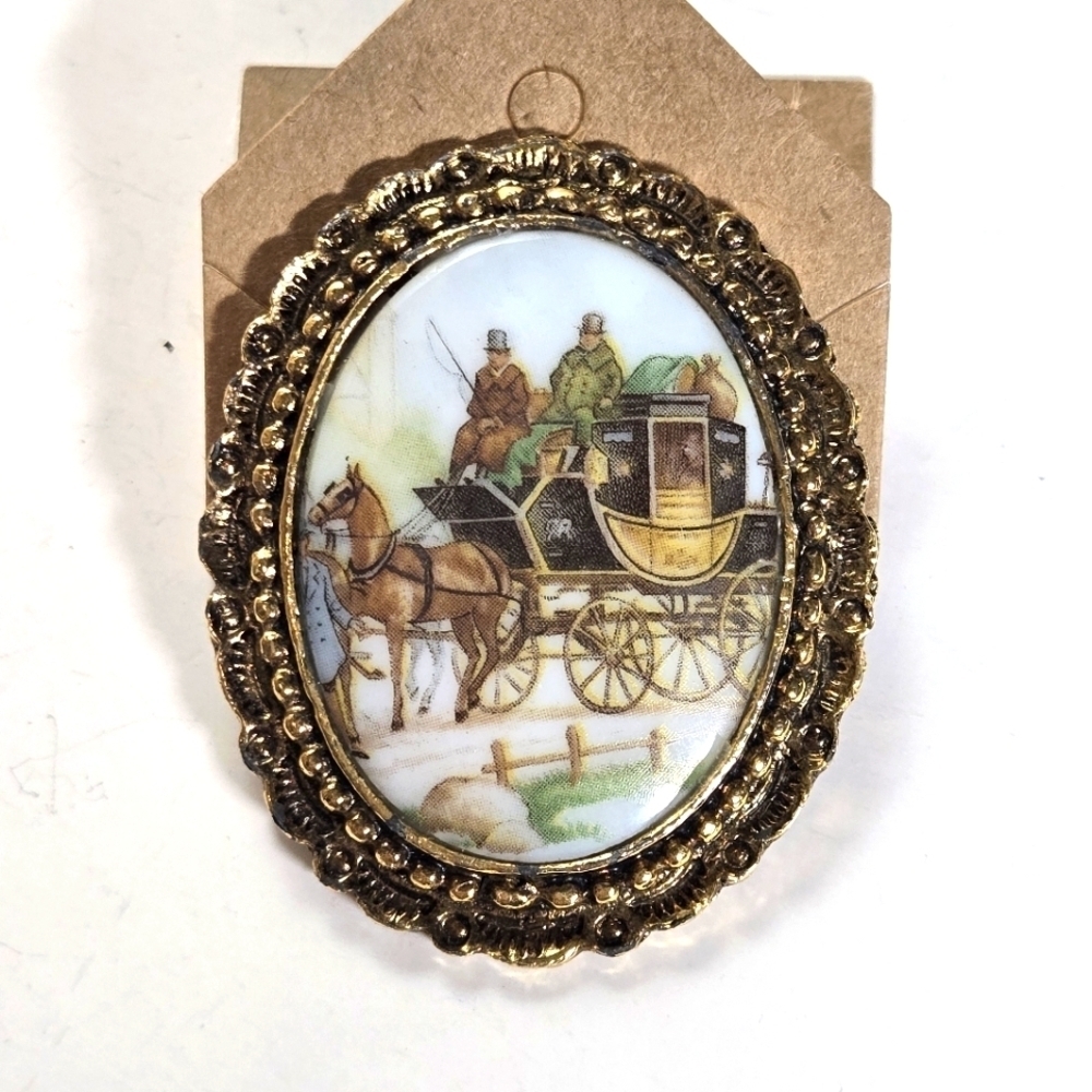 Vintage Rare Milk Glass Goldtone Carriage Cameo Brooch Excellent Condition